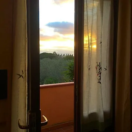 La Finestra Sugli Ulivi 2 Apartment *